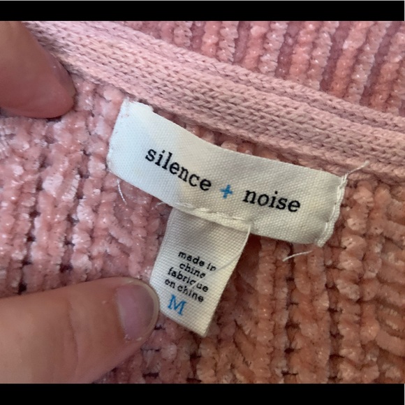 Urban outfitter’s sweater - Picture 3 of 4